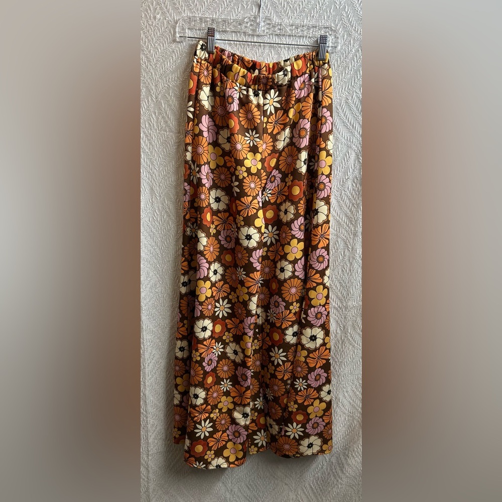 ROMWE Groovy 70’s Retro Floral Patterned Pants with Orange and Brown - Picture 4 of 7